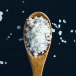 Opgeblazen gevoel voorkomen? eet minder zout!